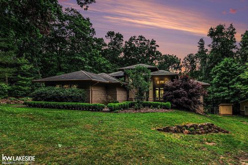 608 Killdeer Ct, Ortonville, MI, 48462-8482 | Card Image