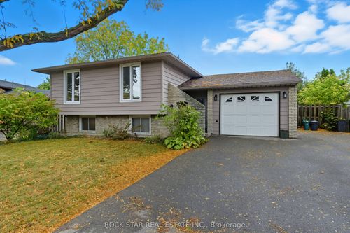 111 Britten Close, Hamilton, ON, L9C4K1 | Card Image
