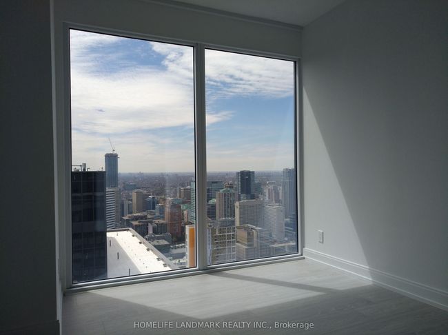 5610 - 181 Dundas St E, Condo with 2 bedrooms, 1 bathrooms and null parking in Toronto ON | Image 5