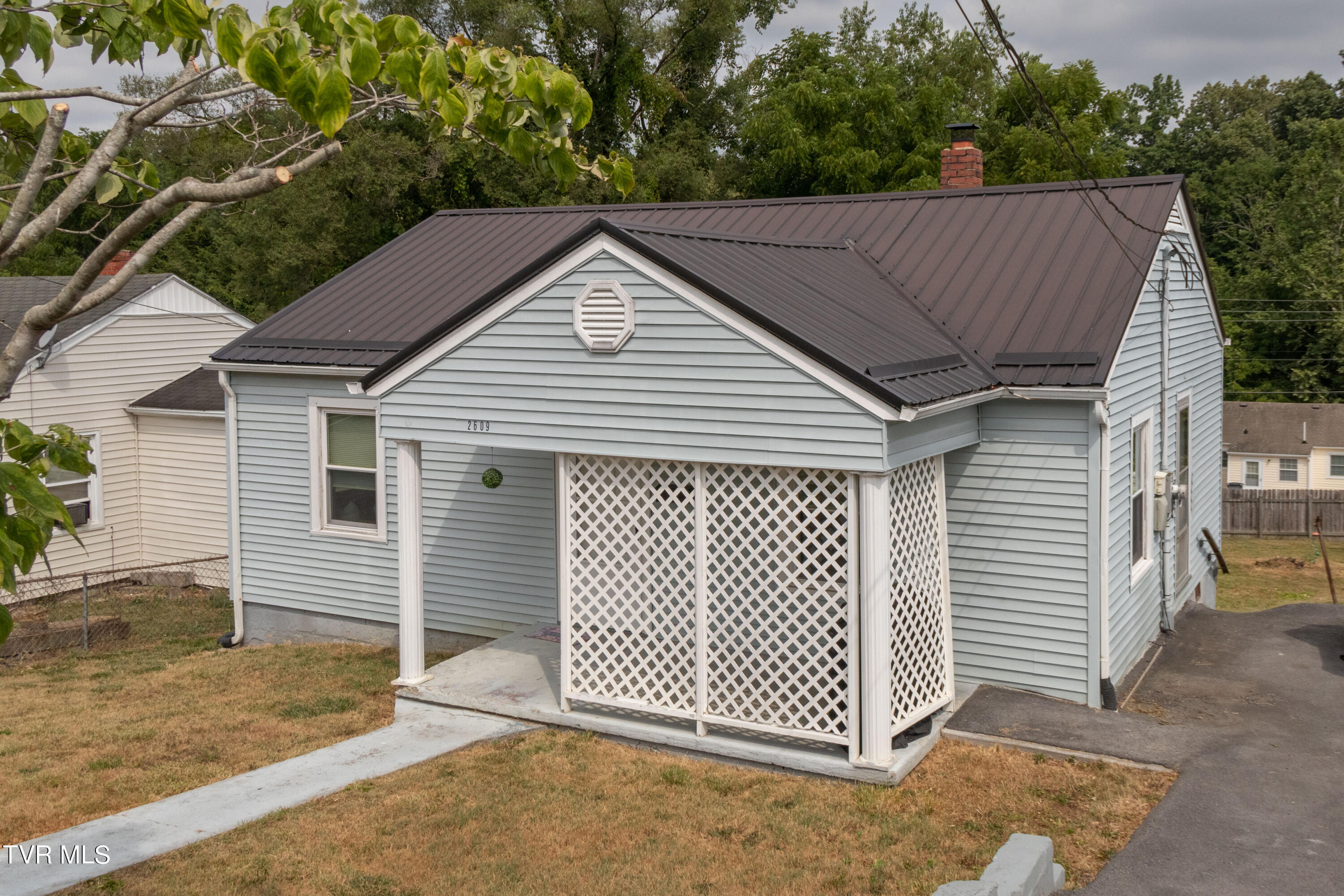 Bay St, Bristol, TN 37620