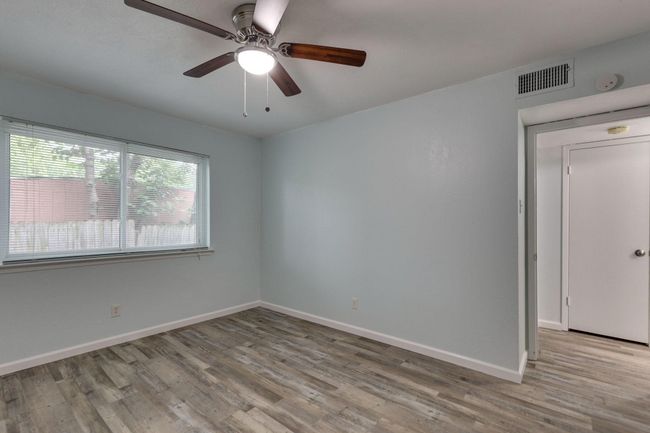 411 S Dooley St, Condo with 10 bedrooms, 5 bathrooms and 8 parking in Grapevine TX | Image 16