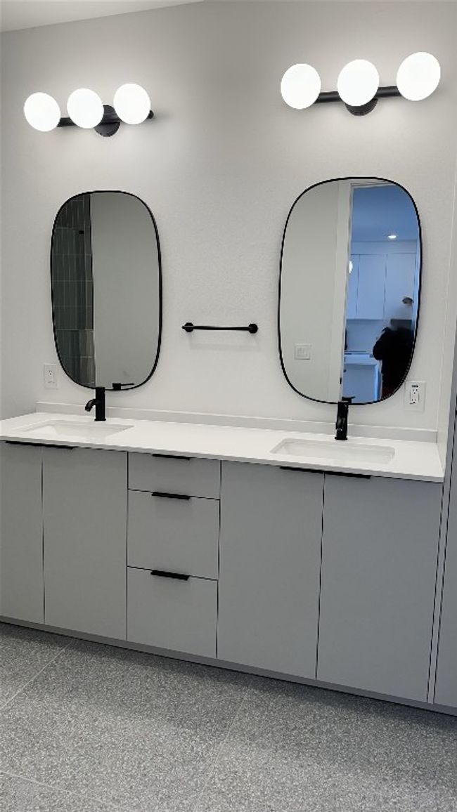 His and her vanity | Image 12