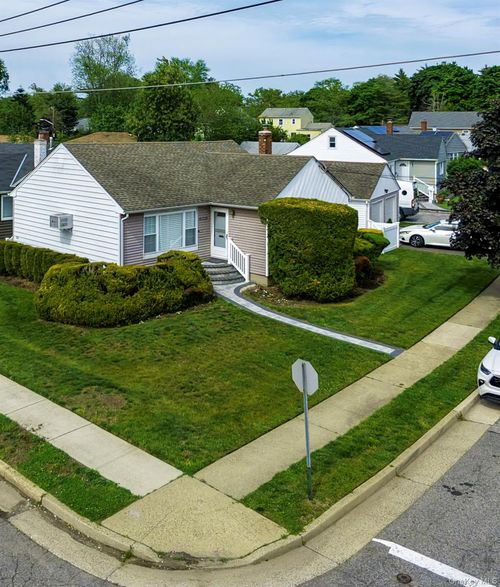 130 Boylston St, Hempstead, NY, 11550-1925 | Card Image