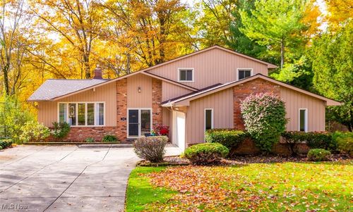 32760 Ledge Hill Dr, Solon, OH, 44139-1915 | Card Image