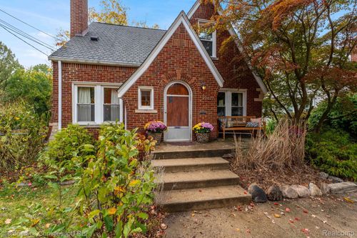 22627 Brookdale St, Farmington, MI, 48336-4119 | Card Image