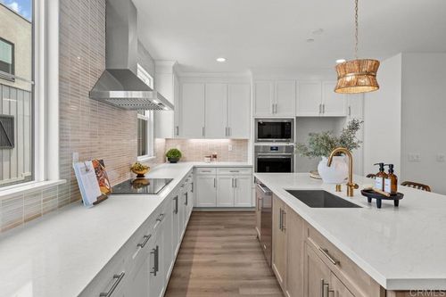 2555 Elderberry Ln, Carlsbad, CA, 92008-3885 | Card Image