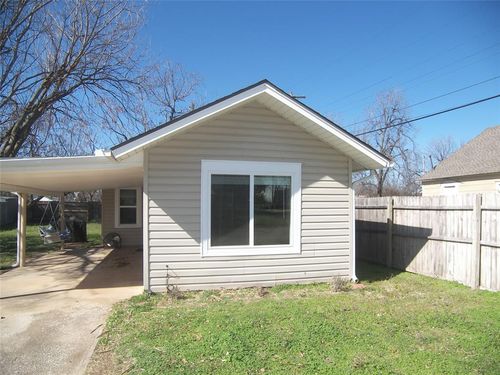 101 N Walnut St, Crescent, OK, 73028-8824 | Card Image