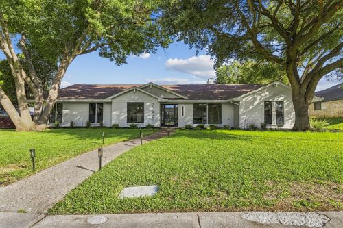 7031 Hunters Ridge Dr, Dallas, TX, 75248-5513 | Card Image
