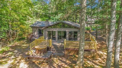 152 Lake Shore Dr, Dingmans Ferry, PA, 18328-3169 | Card Image