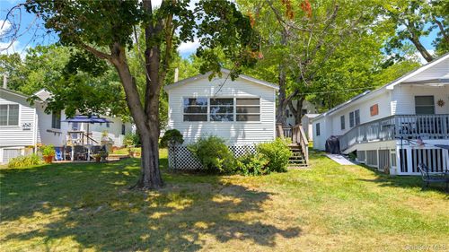 40-40 Gardenia Cir, Hopewell Junction, NY, 12533-8413 | Card Image