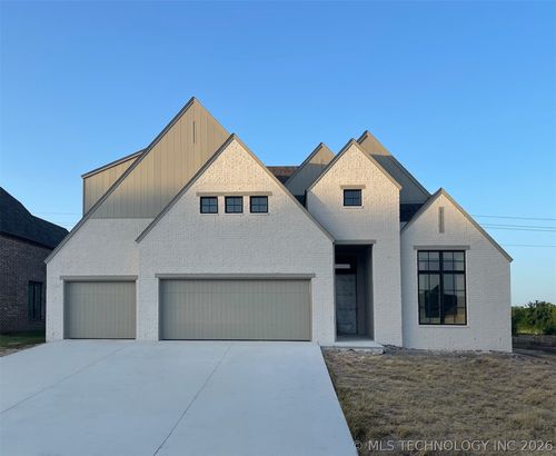 2605 W Twin Oaks St, Broken Arrow, OK, 74011-2134 | Card Image