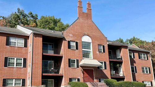 5 Louisburg Sq, Nashua, NH, 03060-6814 | Card Image