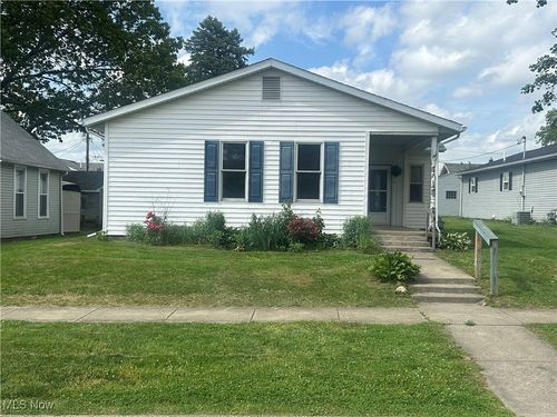 616 Vine St, Coshocton, OH, 43812-2323 | Card Image