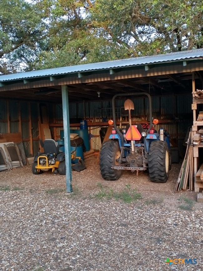 1037 Noll Rd, House other with 3 bedrooms, 3 bathrooms and null parking in Meyersville TX | Image 42