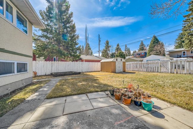 5407 Ladbrooke Drive Sw, Home with 3 bedrooms, 1 bathrooms and 6 parking in Calgary AB | Image 22
