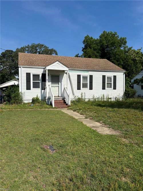 8 Bradley Ave, Portsmouth, VA, 23701-2046 | Card Image