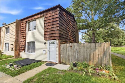1208 Green Cedar Ln, Virginia Beach, VA, 23453-2805 | Card Image