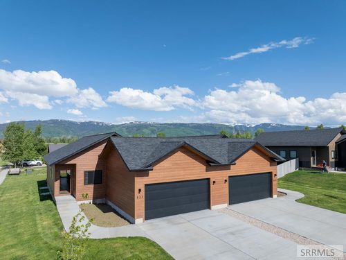 833 Booshway St, Driggs, ID, 83422-4938 | Card Image