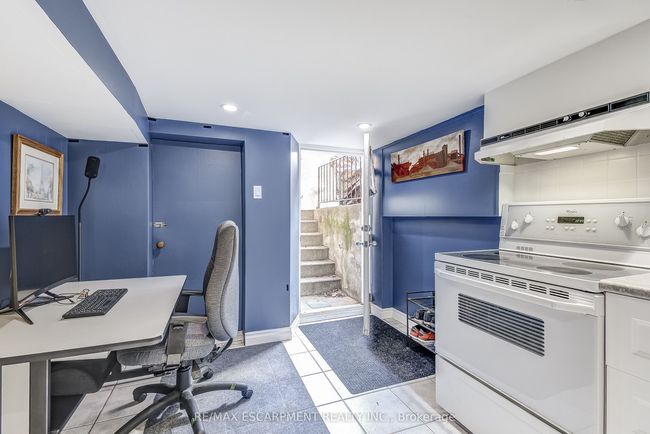 24 Ray St N, House other with 5 bedrooms, 3 bathrooms and 4 parking in Hamilton ON | Image 26