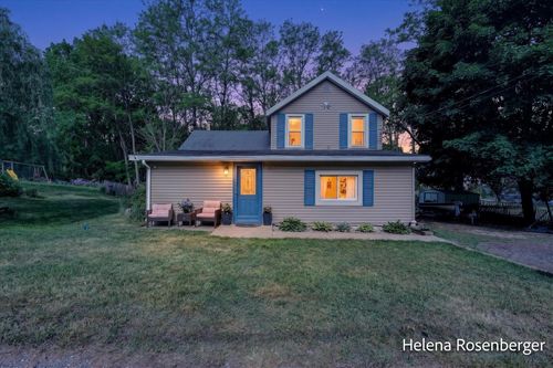 323 Mills St, Greenville, MI, 48838-1651 | Card Image