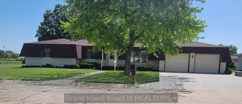 2715 Parkview Dr, Central City, NE, 68826-9632 | Card Image