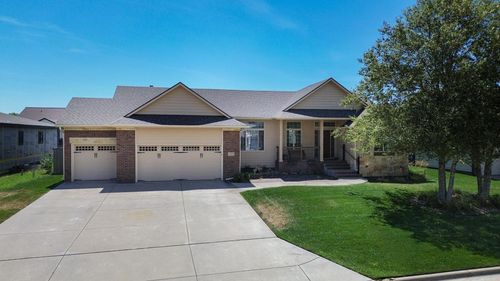 727 Goldspike, Newton, KS, 67114-5524 | Card Image