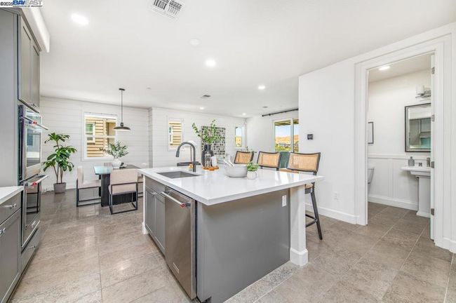 7018 Stags Leap Ln, Condo with 2 bedrooms, 3 bathrooms and 2 parking in Dublin CA | Image 13