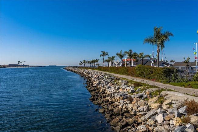 1207 Seal Way, Home with 6 bedrooms, 4 bathrooms and 2 parking in Seal Beach CA | Image 17