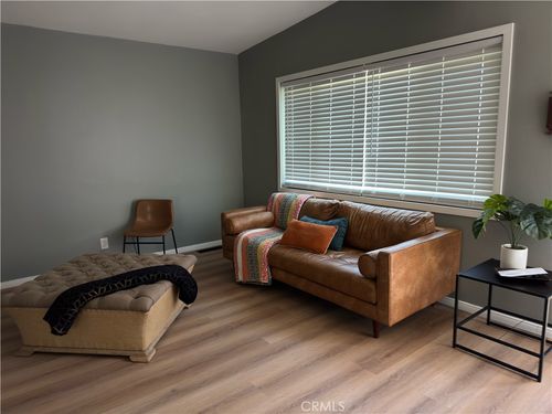 1735 Chestnut Ave, Long Beach, CA, 90813-2944 | Card Image