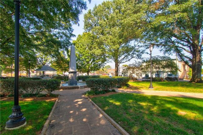 171 Riverview Trl, Condo with 3 bedrooms, 4 bathrooms and 2 parking in Roswell GA | Image 77