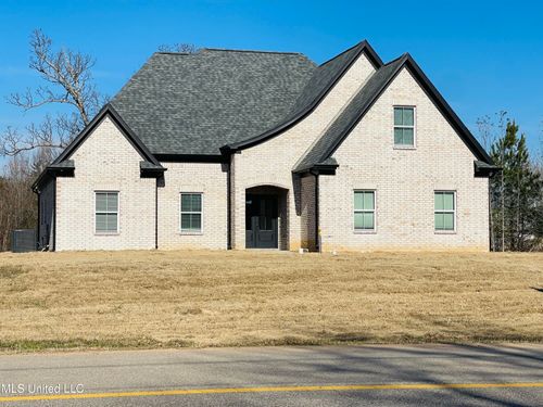 663 Moore Loop, Byhalia, MS, 38611-7043 | Card Image