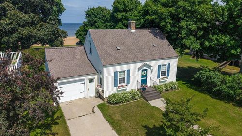 232 1st Street, Menominee, MI, 49858 | Card Image