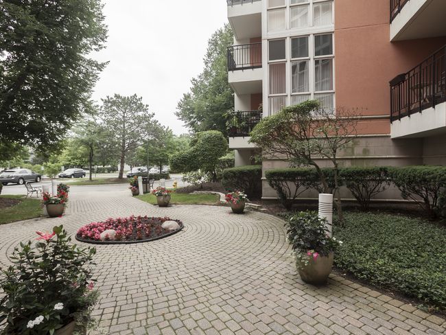 APT-409 - 3100 Lexington Ln, Home with 2 bedrooms, 2 bathrooms and 2 parking in Glenview IL | Image 4
