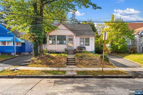 15 Victor Pl, Irvington, NJ, 07111-4610 | Card Image