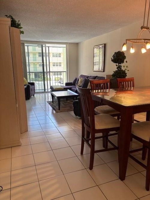 apt-203a-5321 Ne 24th Ter, Fort Lauderdale, FL, 33308-3918 | Card Image