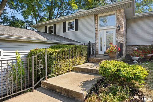 13694 Egg Ranch Rd, Pekin, IL, 61554-8350 | Card Image