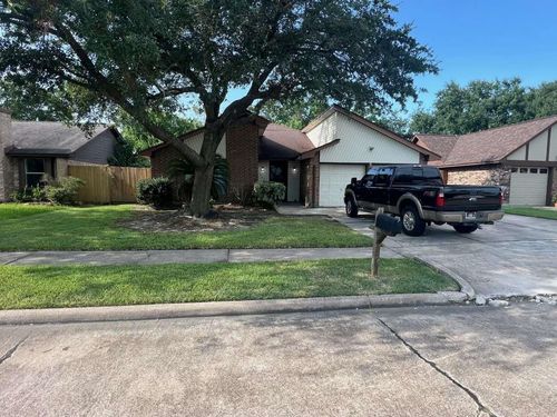 602 Briarclift Ln, Baytown, TX, 77521-3323 | Card Image