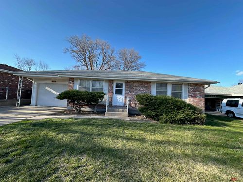 7130 Walker Ave, Lincoln, NE, 68507-2767 | Card Image