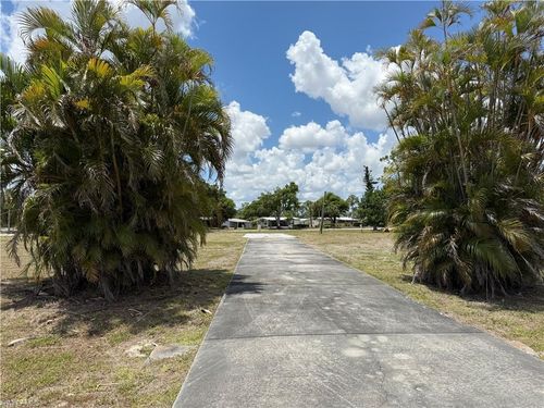 19279 Arrowhead Ln, North Fort Myers, FL, 33903-1272 | Card Image