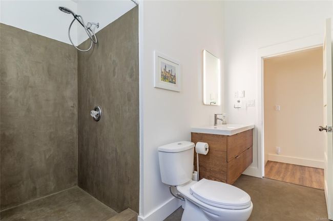 2nd Floor Bathroom | Image 27
