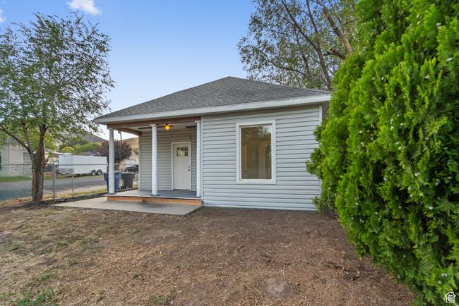 View of front of house with roof with shingles and fence | Image 24
