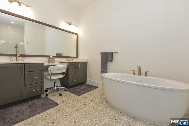 21 Castle Stuart Ct, Condo with 3 bedrooms, 3 bathrooms and null parking in River Vale NJ | Image 23