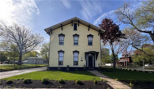 203 W 6th St, Dover, OH, 44622-2803 | Card Image