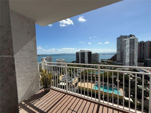 1807-185 Se 14th Ter, Miami, FL, 33131-3419 | Card Image
