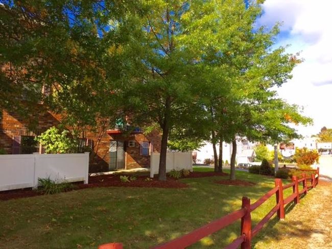 APT-13 - 11 Railroad Ave, Condo with 2 bedrooms, 1 bathrooms and null parking in Derry NH | Image 7
