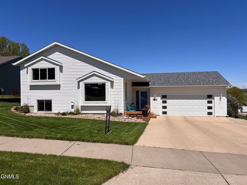 1726 Volk Dr, Bismarck, ND, 58501-2585 | Card Image