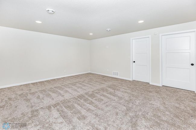 Family Room | Image 24