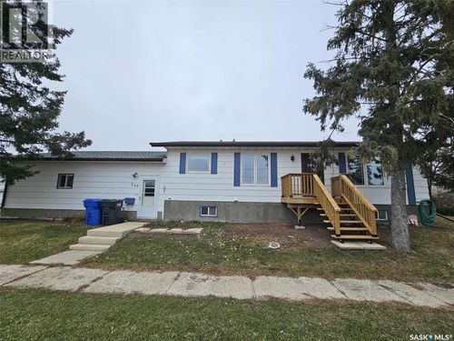 219 Carl Ave E, Langenburg, SK, S0A2A0 | Card Image