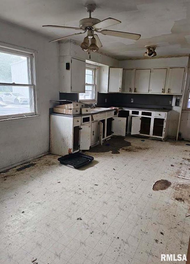 113 S Franklin St, House other with 5 bedrooms, 2 bathrooms and null parking in Camp Point IL | Image 5