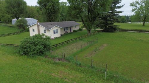 1690 N 500 W, Shipshewana, IN, 46565-8987 | Card Image